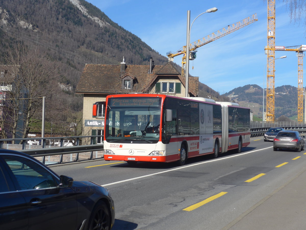 (214'163) - AAGS Schwyz - Nr. 37/SZ 61'637 - Mercedes am 9. Februar 2020 beim Bahnhof Brunnen