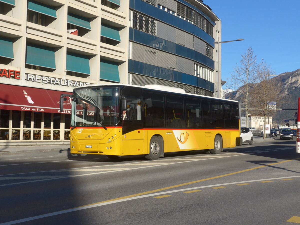 (214'815) - Lathion, Sion - Nr. 3/VS 26'221 - Volvo am 22. Februar 2020 beim Bahnhof Sion