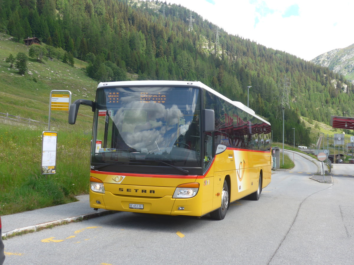 (218'084) - PostAuto Bern - Nr. 70/BE 653'387 - Setra am 21. Juni 2020 beim Bahnhof Oberwald