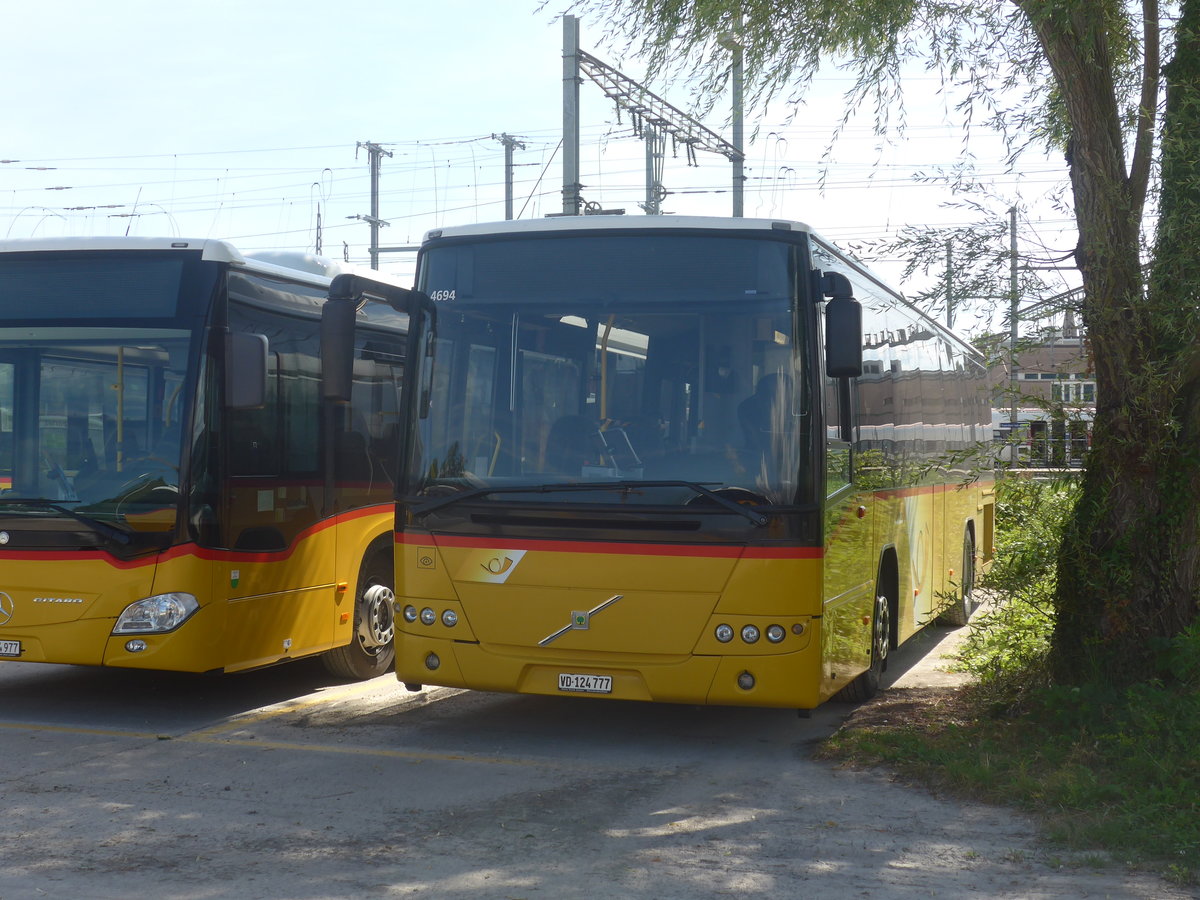 (219'051) - CarPostal Ouest - VD 124'777 - Volvo am 25. Juli 2020 in Yverdon, Garage