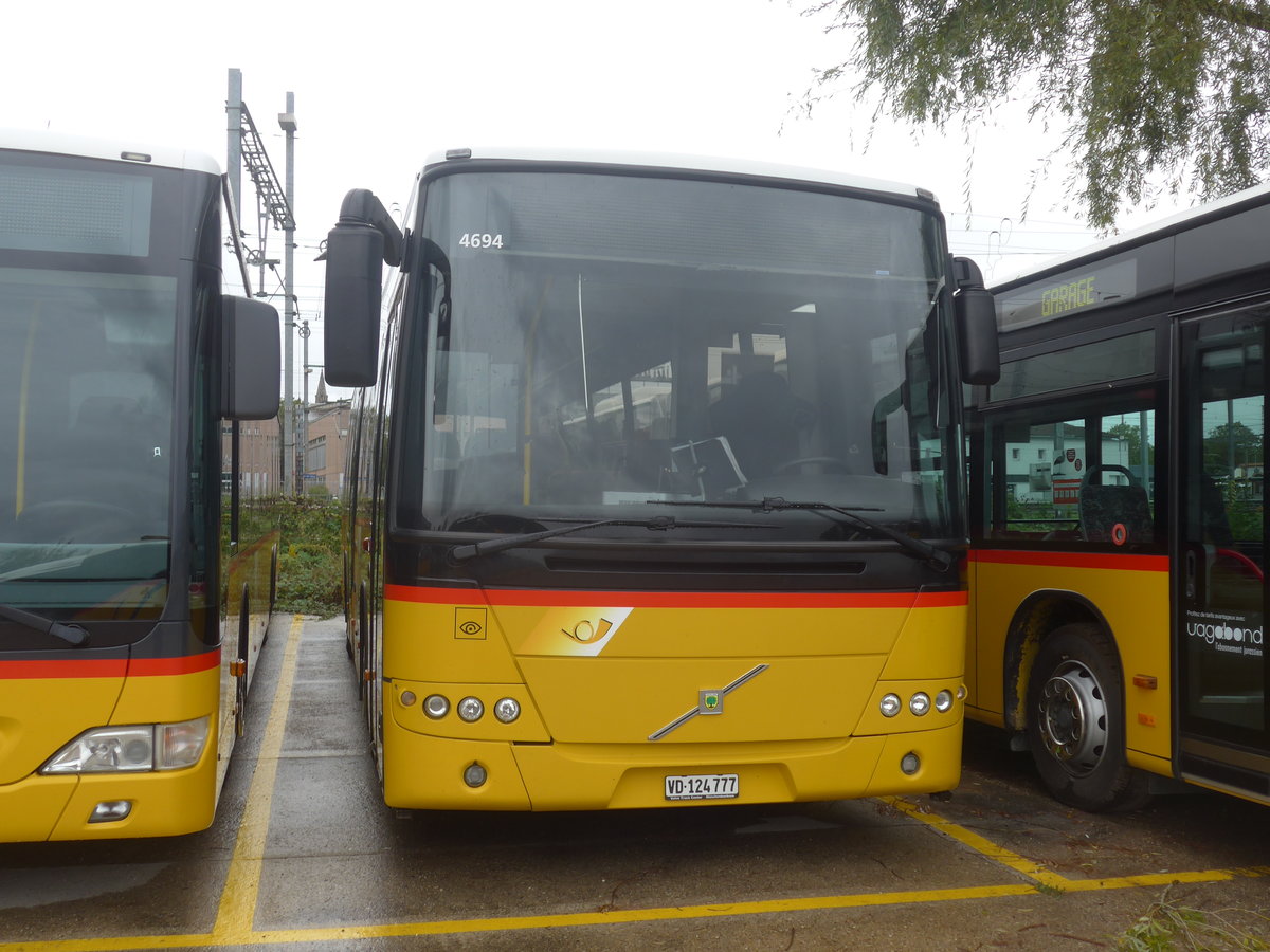 (220'303) - CarPostal Ouest - VD 124'777 - Volvo am 30. August 2020 in Yverdon, Garage