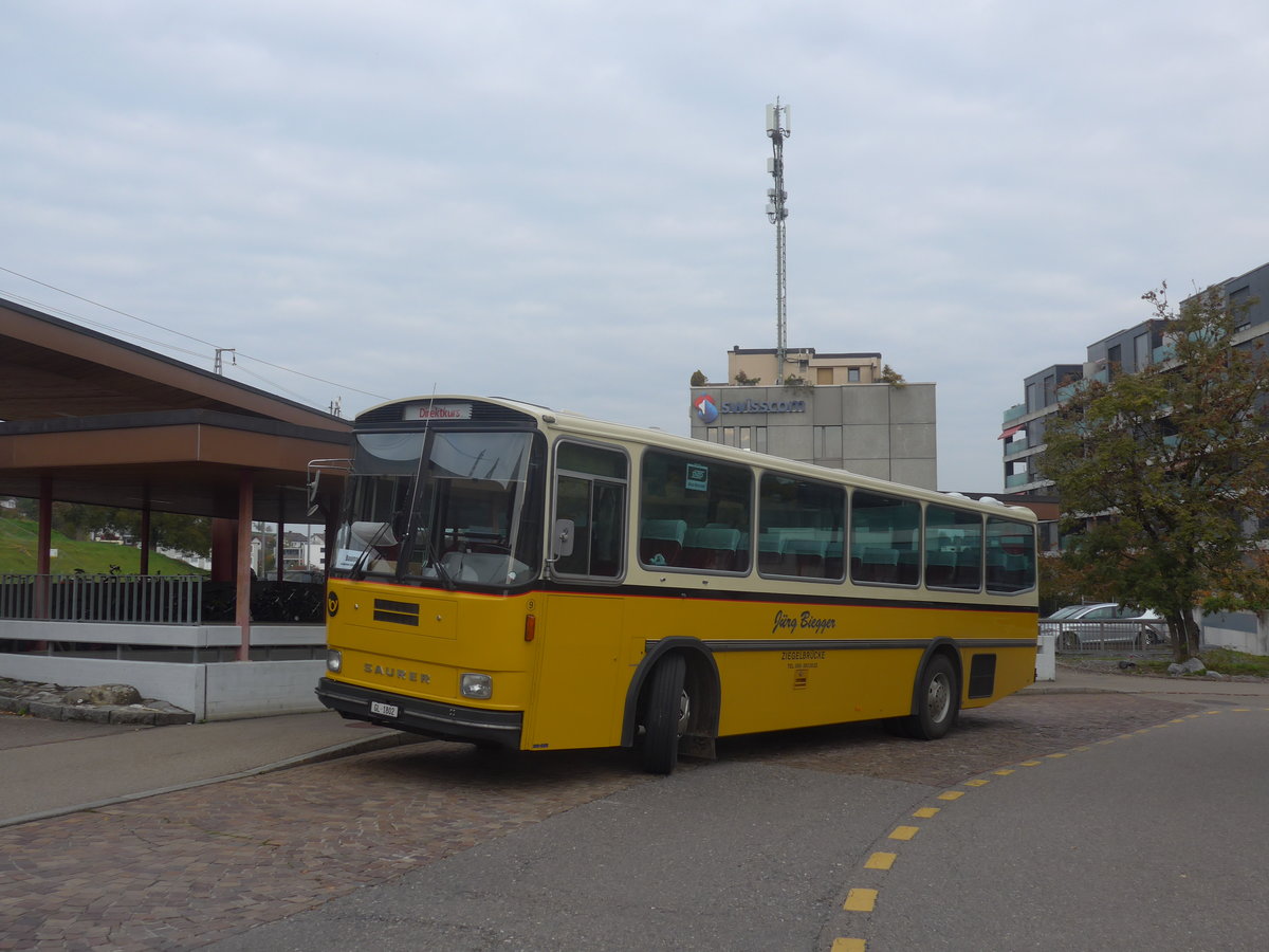 (221'952) - Biegger, Uster - Nr. 9/GL 1802 - Saurer/R&J (ex P 24'366) am 18. Oktober 2020 beim Bahnhof Wetzikon