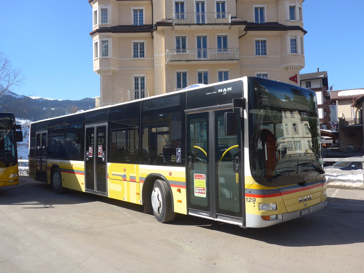 (223'842) - STI Thun - Nr. 129/BE 800'129 - MAN am 28. Februar 2021 beim Bahnhof Grindelwald (Einsatz Grindelwaldbus)