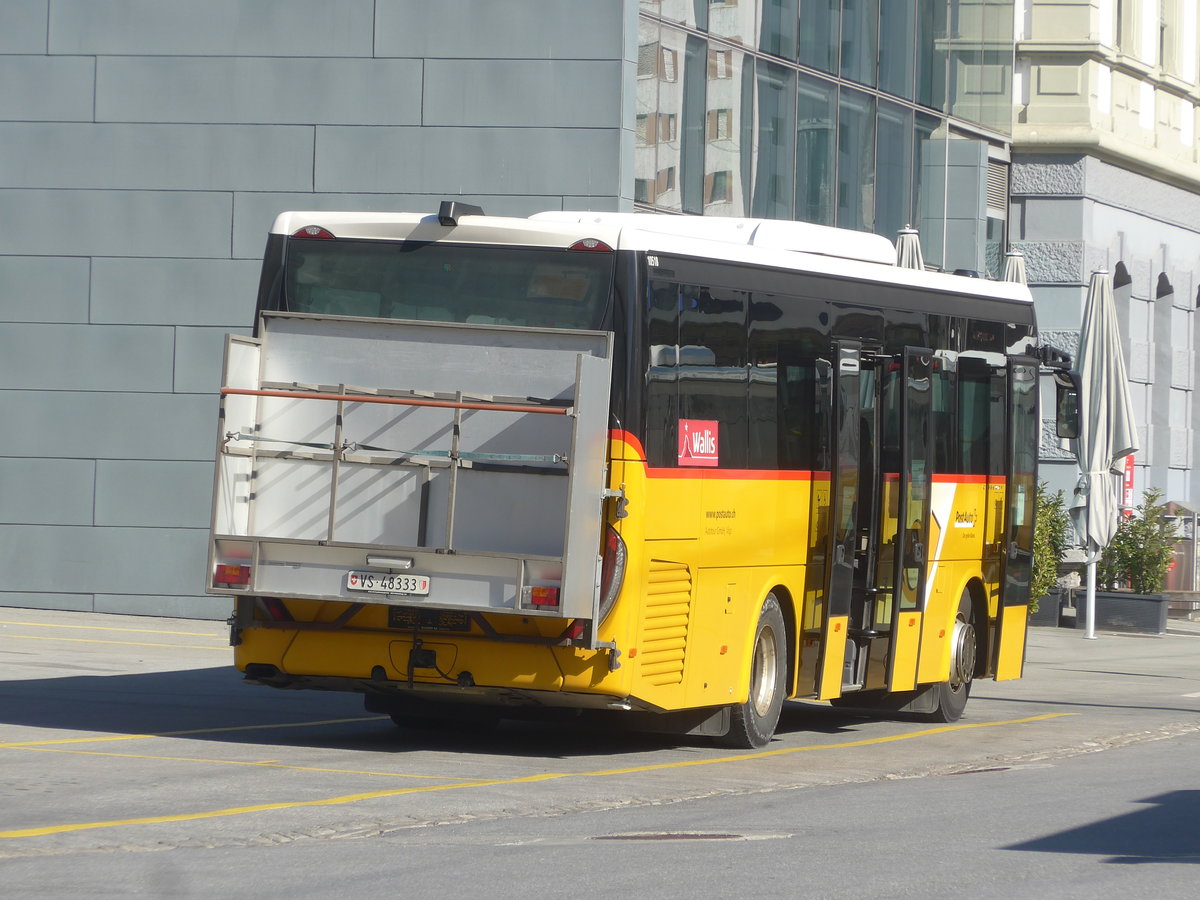 (223'920) - Autotour, Visp - VS 48'333 - Iveco (ex VS 455'577) am 2. Mrz 2021 beim Bahnhof Brig