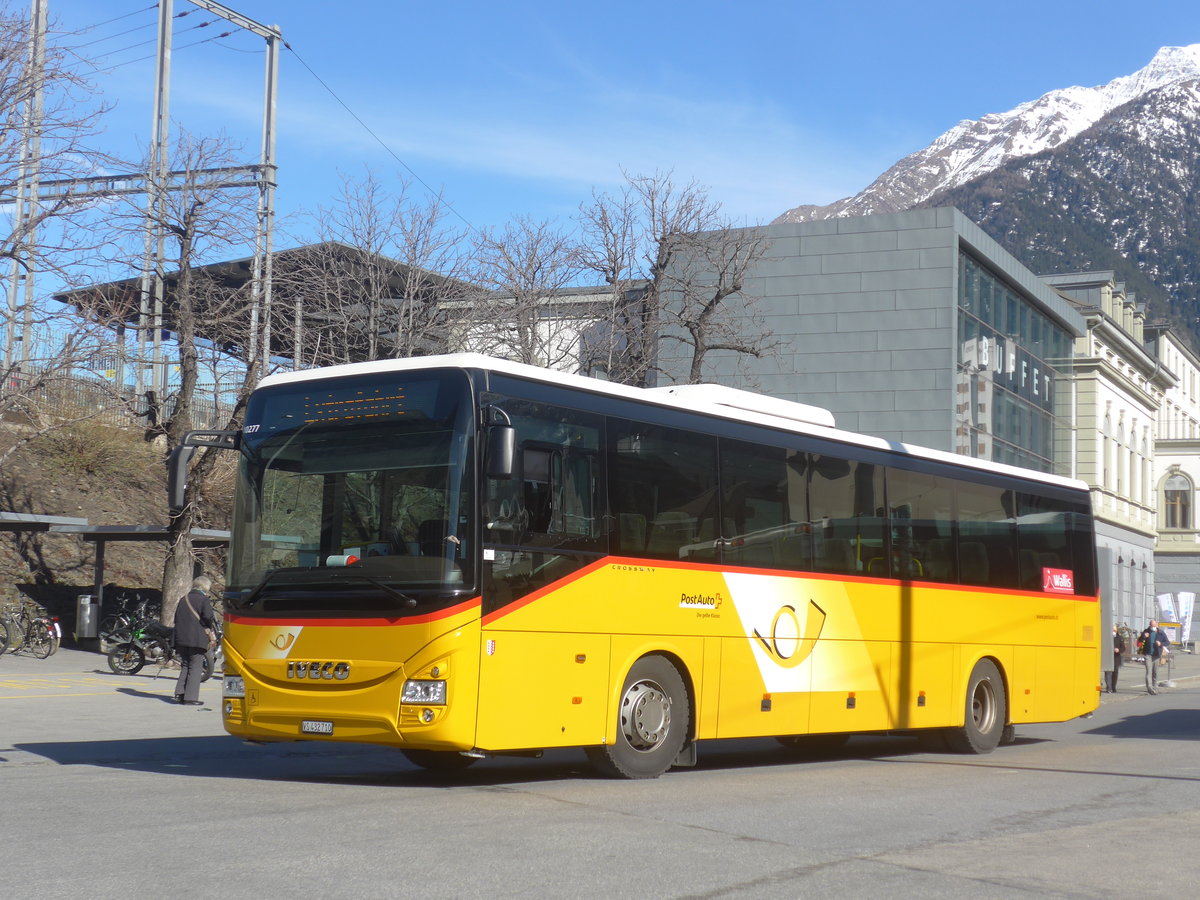 (223'924) - PostAuto Wallis - VS 432'710 - Iveco am 2. Mrz 2021 beim Bahnhof Brig