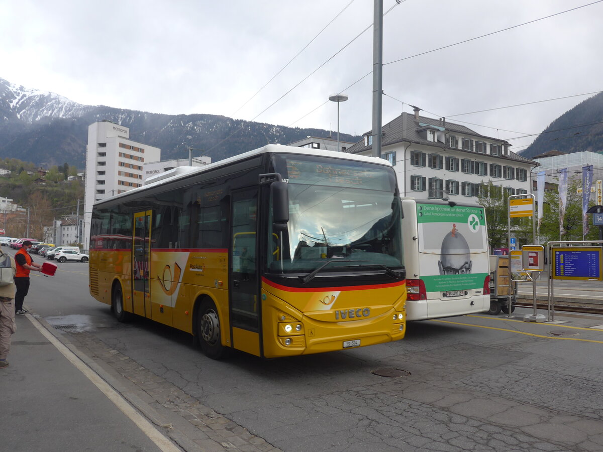 (225'172) - Autotour, Visp - VS 504 - Iveco am 19. April 2021 beim Bahnhof Brig