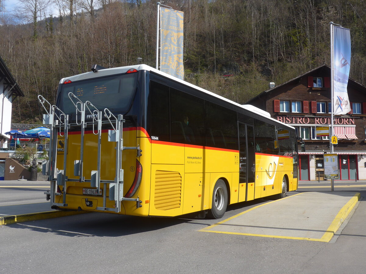 (225'190) - Flck, Brienz - Nr. 9/BE 156'358 - Iveco am 21. April 2021 beim Bahnhof Brienz