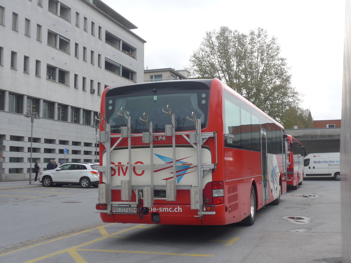 (225'386) - SMC Montana - Nr. 20/VS 217'620 - MAN am 1. Mai 2021 beim Bahnhof Sierre