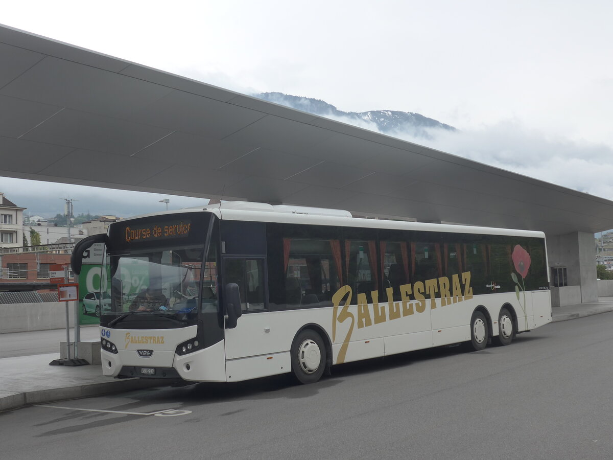 (225'400) - Ballestraz, Grne - VS 332'330 - VDL am 1. Mai 2021 in Sierre, Busbahnhof