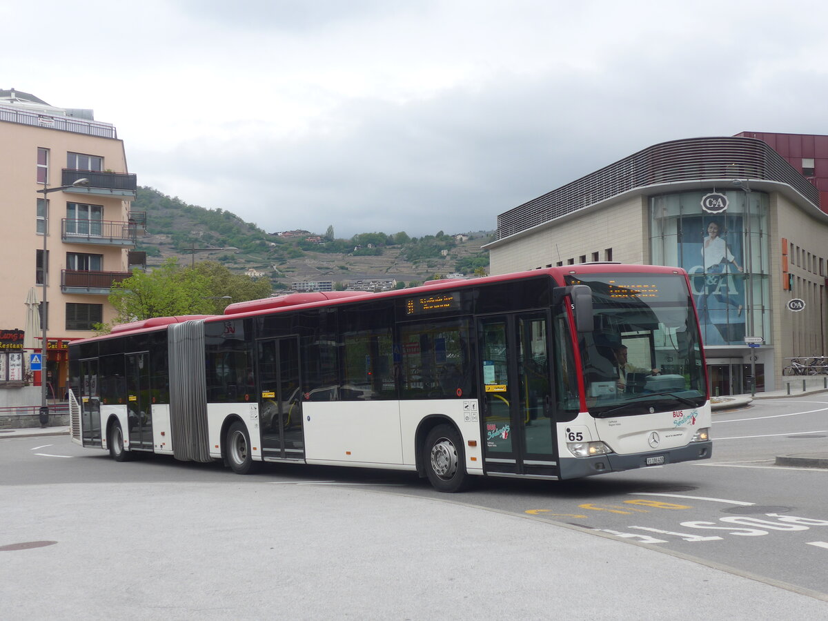 (225'447) - PostAuto Wallis - Nr. 65/VS 186'400 - Mercedes (ex Lathion, Sion Nr. 65) am 1. Mai 2021 beim Bahnhof Sion