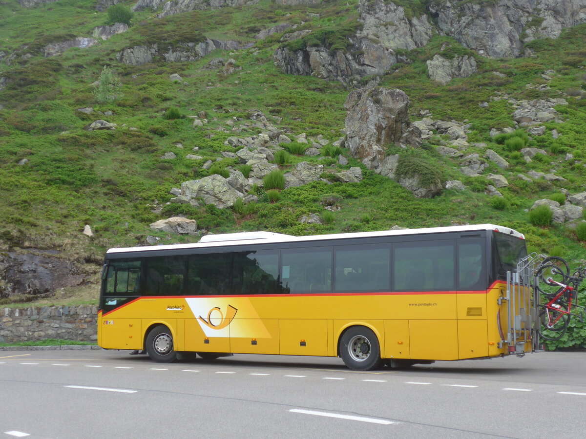 (226'123) - PostAuto Bern - BE 474'688 - Iveco am 3. Juli 2021 in Susten, Steingletscher