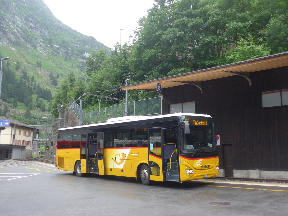 (226'130) - PostAuto Bern - BE 474'688 - Iveco am 3. Juli 2021 beim Bahnhof Gschenen