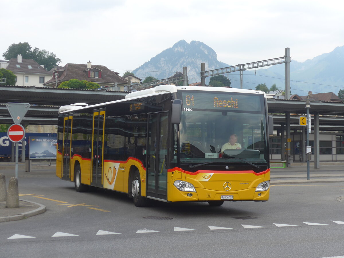 (226'685) - PostAuto Bern - BE 654'090 - Mercedes am 24. Juli 2021 beim Bahnhof Spiez