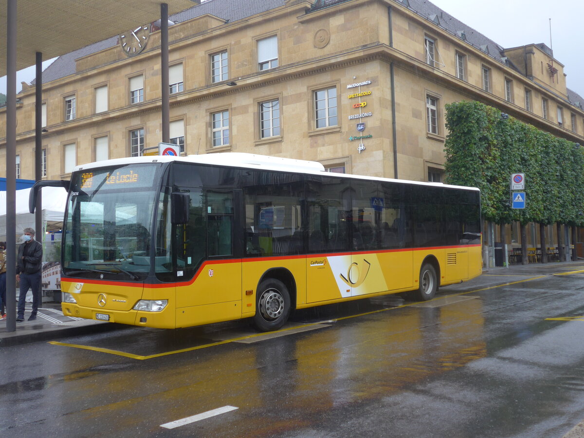 (226'941) - CarPostal Ouest - NE 110'426 - Mercedes (ex JU 28'172; ex Nr. 57; ex Stucki, Porrentruy Nr. 29) am 1. August 2021 beim Bahnhof Neuchtel