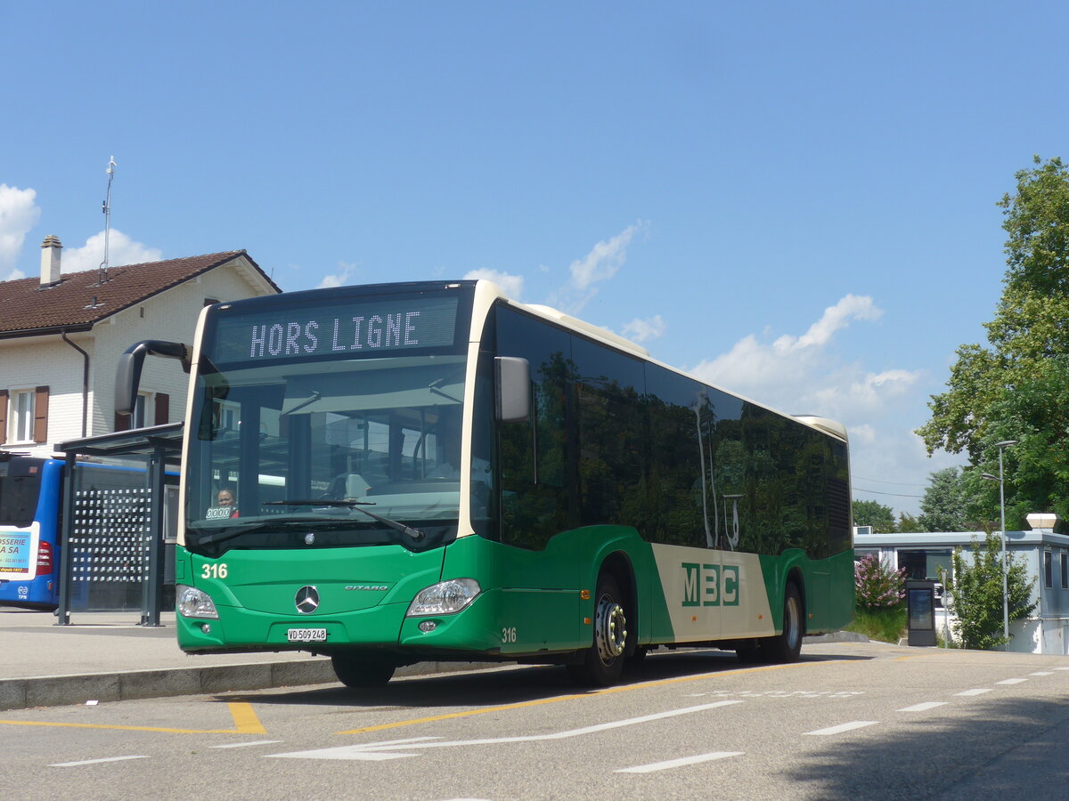 (227'325) - MBC Morges - Nr. 316/VD 509'248 - Mercedes am 15. August 2021 beim Bahnhof Coppet