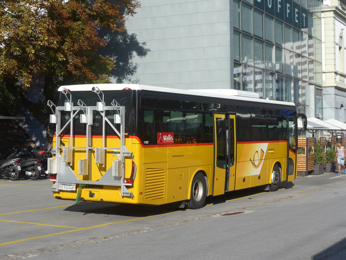 (227'977) - PostAuto Wallis - VS 516'248 - Iveco am 11. September 2021 beim Bahnhof Brig