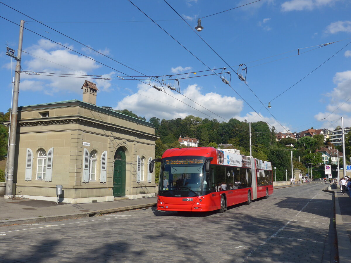 (228'001) - Bernmobil, Bern - Nr. 21 - Hess/Hess Gelenktrolleybus am 12. September 2021 in Bern, Nydeggbrcke