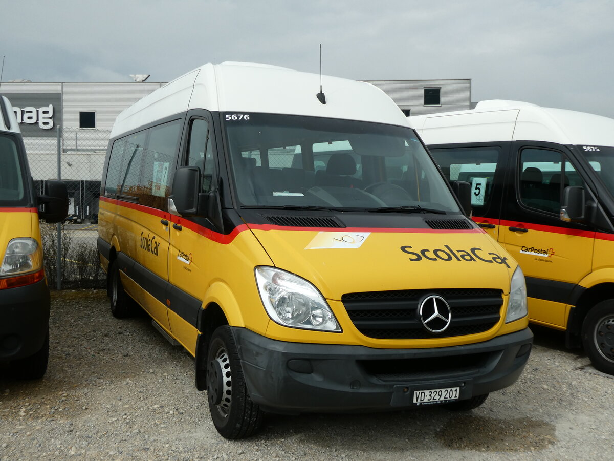 (228'269) - CarPostal Ouest - VD 329'201 - Mercedes am 25. September 2021 in Daillens, Planzer