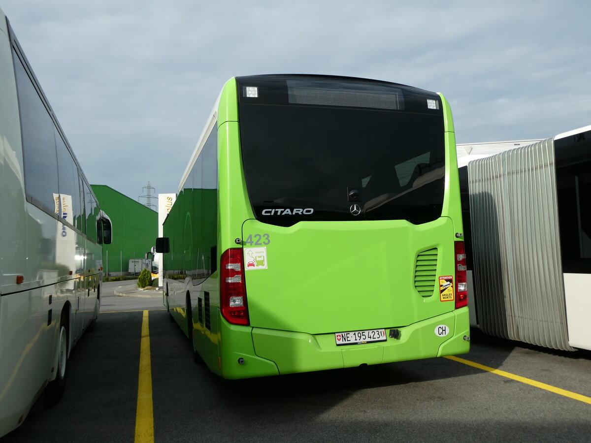 (228'323) - transN, La Chaux-de-Fonds - Nr. 423/NE 195'423 - Mercedes am 25. September 2021 in Kerzers, Interbus