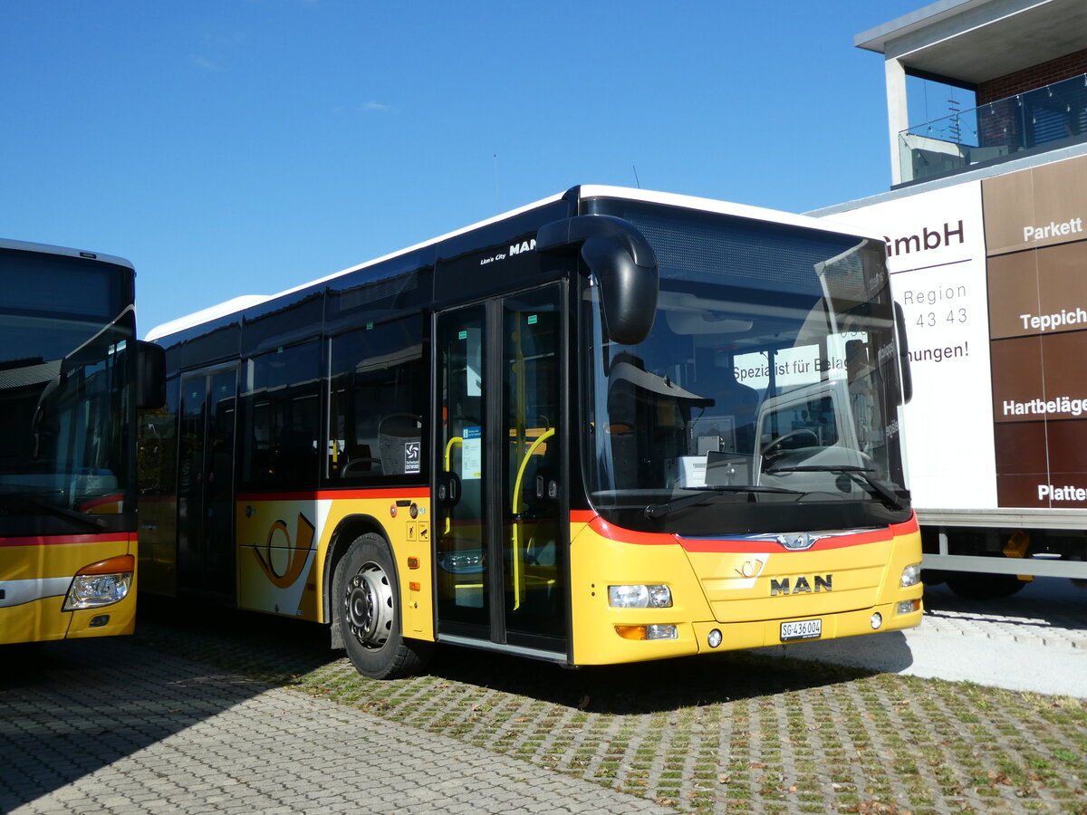 (229'767) - PostAuto Ostschweiz - SG 436'004 - MAN am 23. Oktober 2021 in Uznach, Garage (Teilaufnahme)