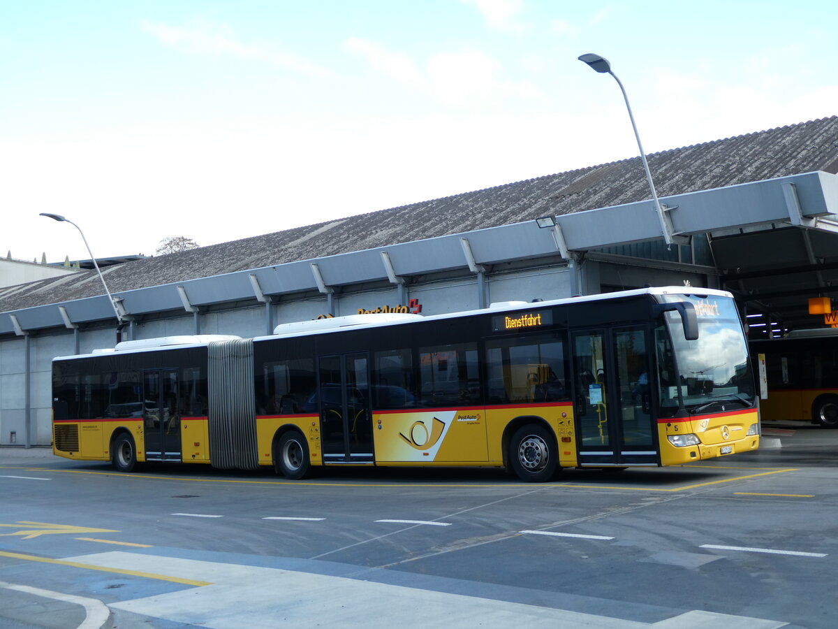 (230'089) - Steiner, Ortschwaben - Nr. 5/BE 175'180 - Mercedes am 8. November 2021 in Bern, Postautostation