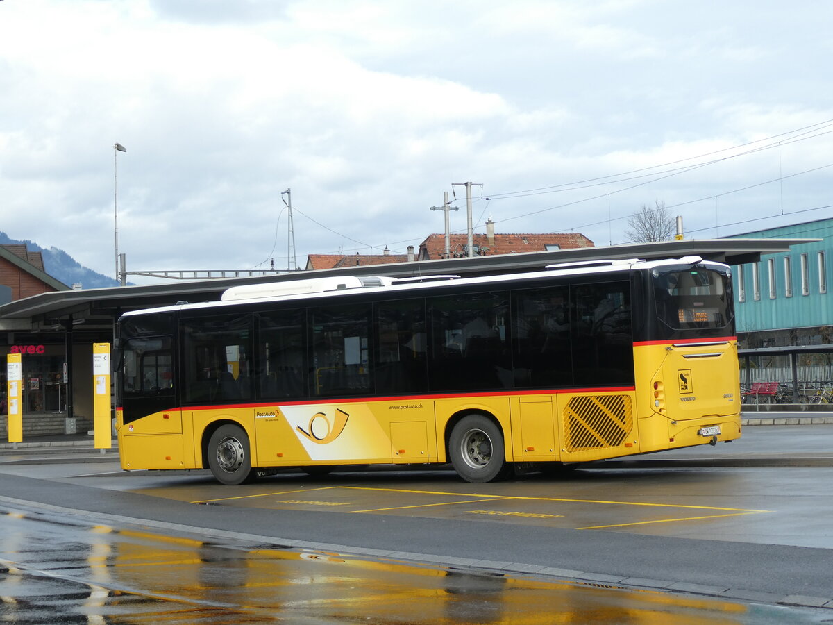 (231'593) - PostAuto Zentralschweiz - Nr. 12/OW 12'275 - Volvo (ex Dillier, Sarnen Nr. 12) am 26. Dezember 2021 beim Bahnhof Sarnen