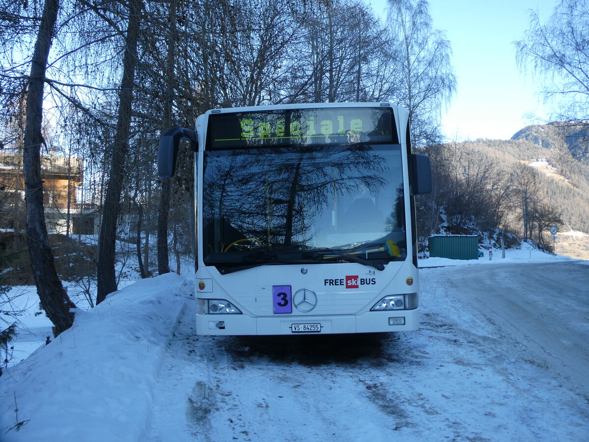 (232'120) - Buchard, Leytron - Nr. 63/VS 84'255 - Mercedes (ex BLT Oberwil Nr. 45) am 19. Januar 2022 in La Tzoumaz, Villy