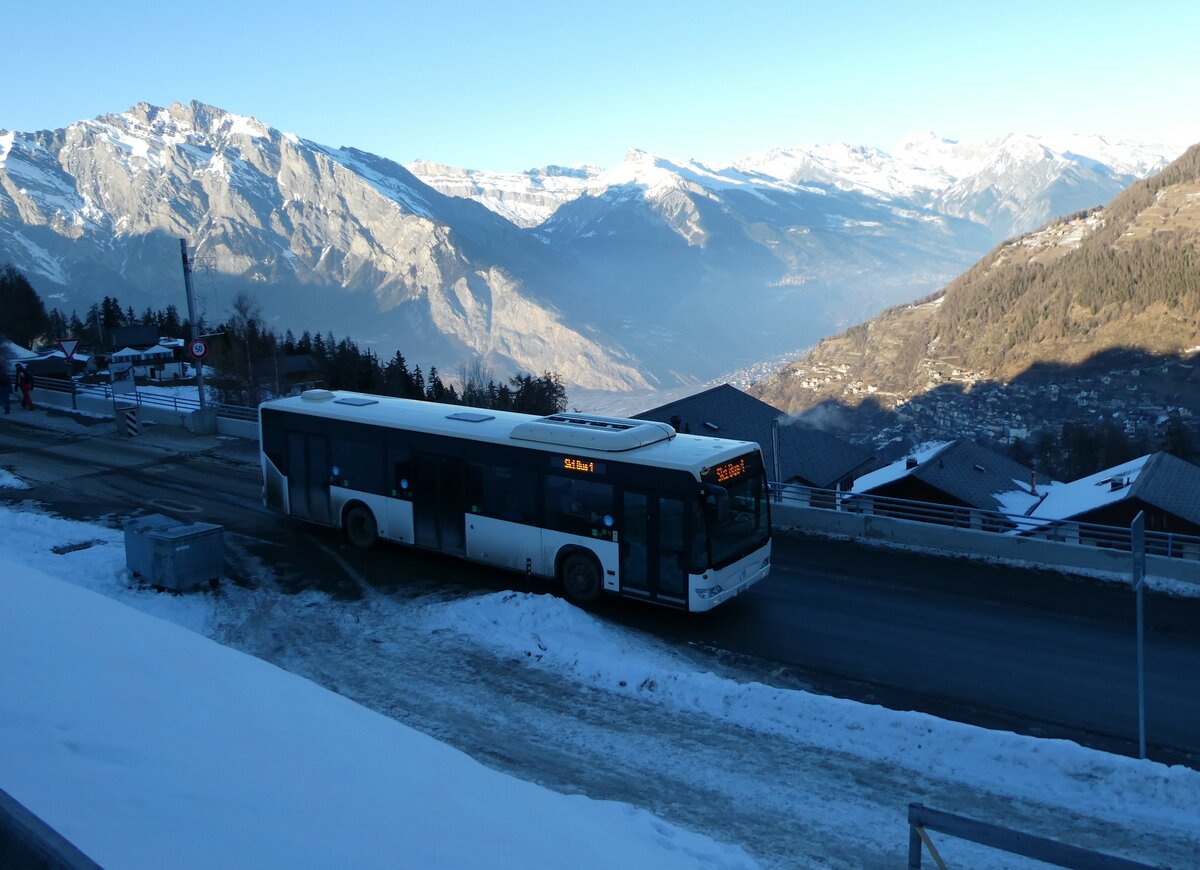 (232'142) - Buchard, Leytron - Nr. 70/VS 84'250 - Mercedes (ex MBC Morges Nr. 79) am 19. Januar 2022 in La Tzoumaz, Rue Centrale