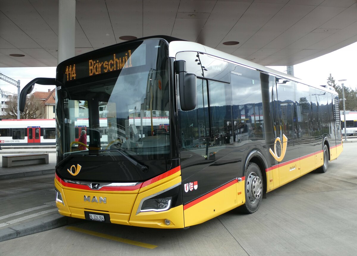 (232'678) - PostAuto Nordschweiz - BL 224'304 - MAN am 6. Februar 2022 beim Bahnhof Laufen