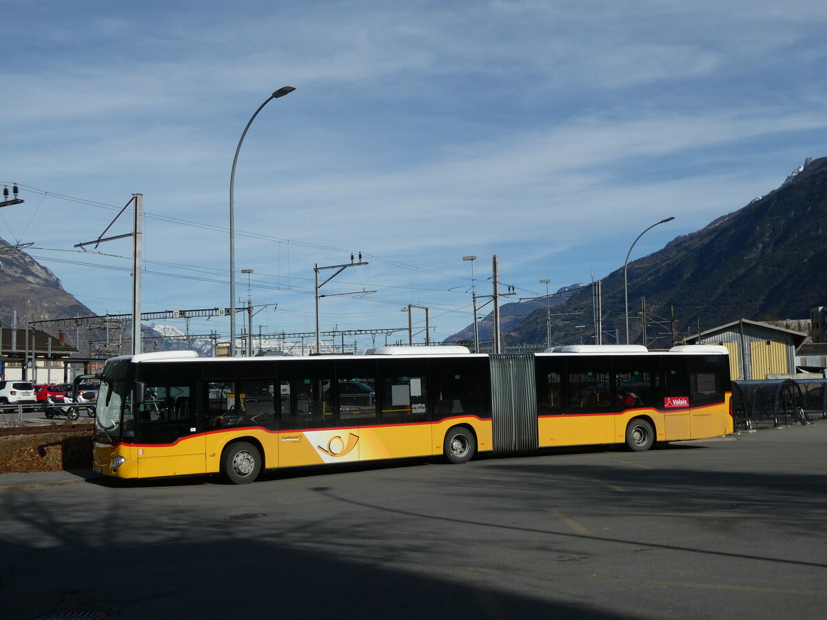 (232'796) - PostAuto Wallis - Nr. 66/VS 12'670 - Mercedes am 12. Februar 2022 beim Bahnhof Martigny