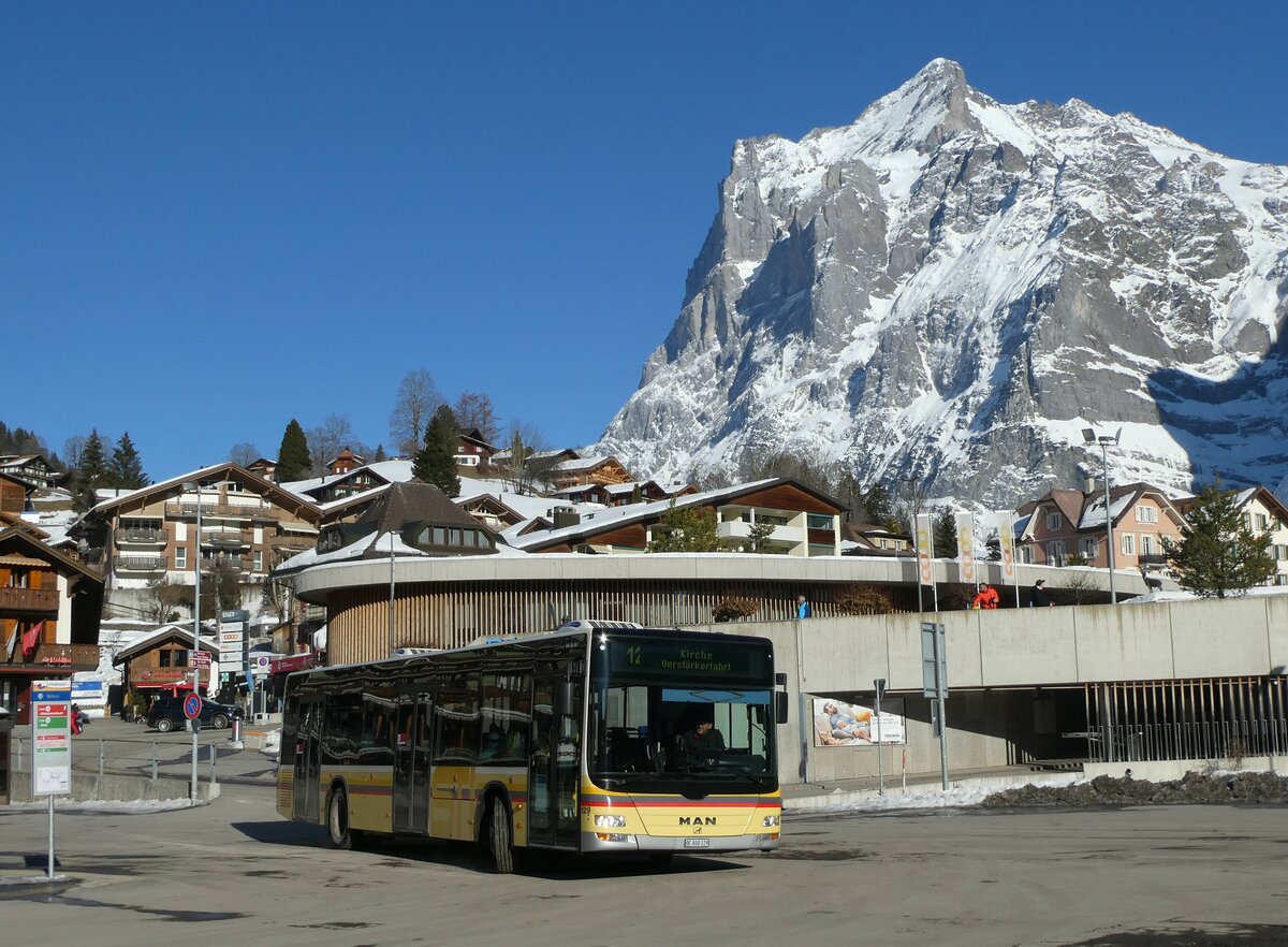 (232'890) - STI Thun - Nr. 129/BE 800'129 - MAN am 13. Februar 2022 beim Bahnhof Grindelwald