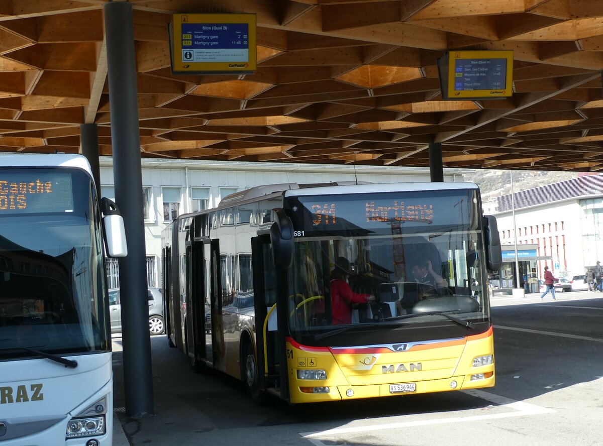 (233'405) - PostAuto Wallis - Nr. 51/VS 536'944 - MAN (ex TMR Martigny Nr. 123) am 7. Mrz 2022 beim Bahnhof Sion