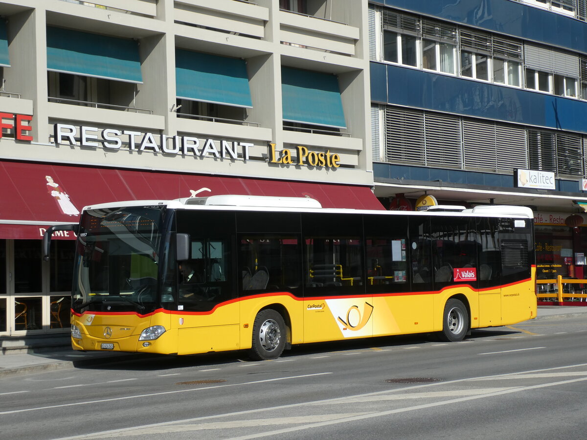 (233'459) - PostAuto Wallis - Nr. 3/VS 414'345 - Mercedes am 7. Mrz 2022 beim Bahnhof Sion