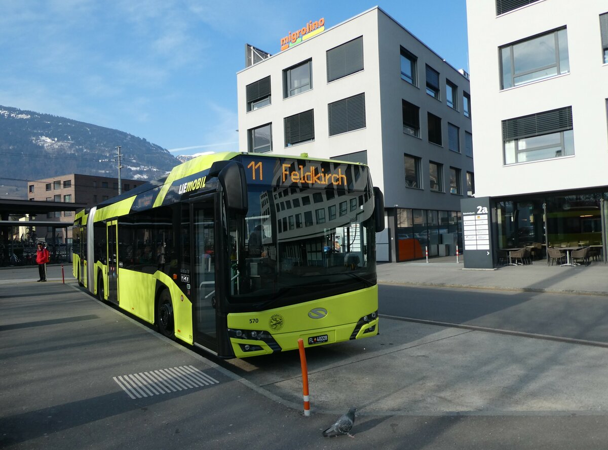 (233'504) - Aus Liechtenstein: BOS PS Anstalt, Vaduz - Nr. 570/FL 40'228 - Solaris am 8. Mrz 2022 beim Bahnhof Sargans