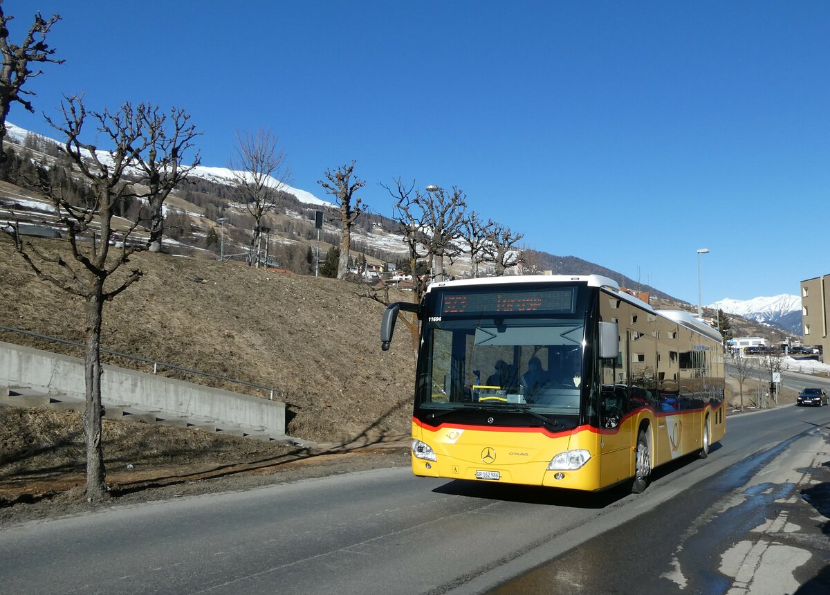 (233'719) - PostAuto Graubnden - GR 162'986 - Mercedes am 10. Mrz 2022 in Scuol, Hotel Altana