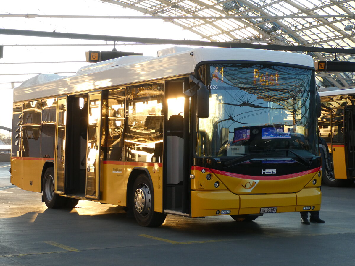 (233'732) - PostAuto Graubnden - GR 69'102 - Scania/Hess am 10. Mrz 2022 in Chur, Postautostation