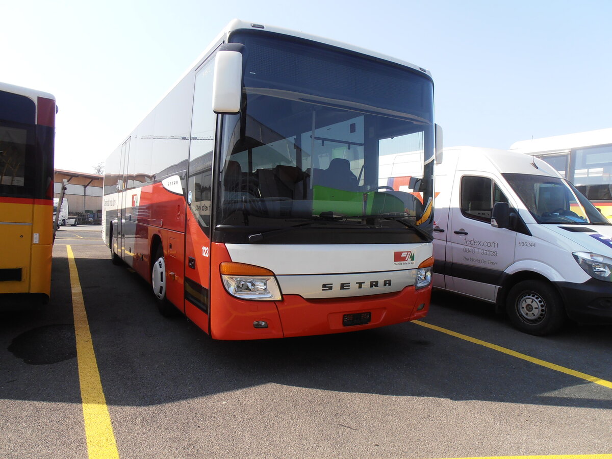 (233'988) - CJ Tramelan - Nr. 123 - Setra am 20. Mrz 2022 in Kerzers, Interbus