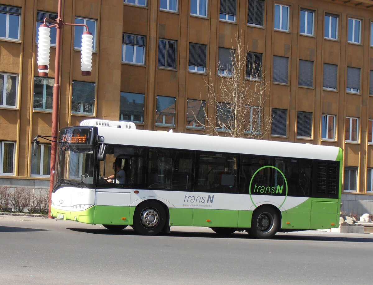 (234'089) - transN, La Chaux-de-Fonds - Nr. 353/NE 92'353 - Solaris (ex TRN La Chaux-de-Fonds Nr. 353) am 26. Mrz 2022 beim Bahnhof La Chaux-de-Fonds