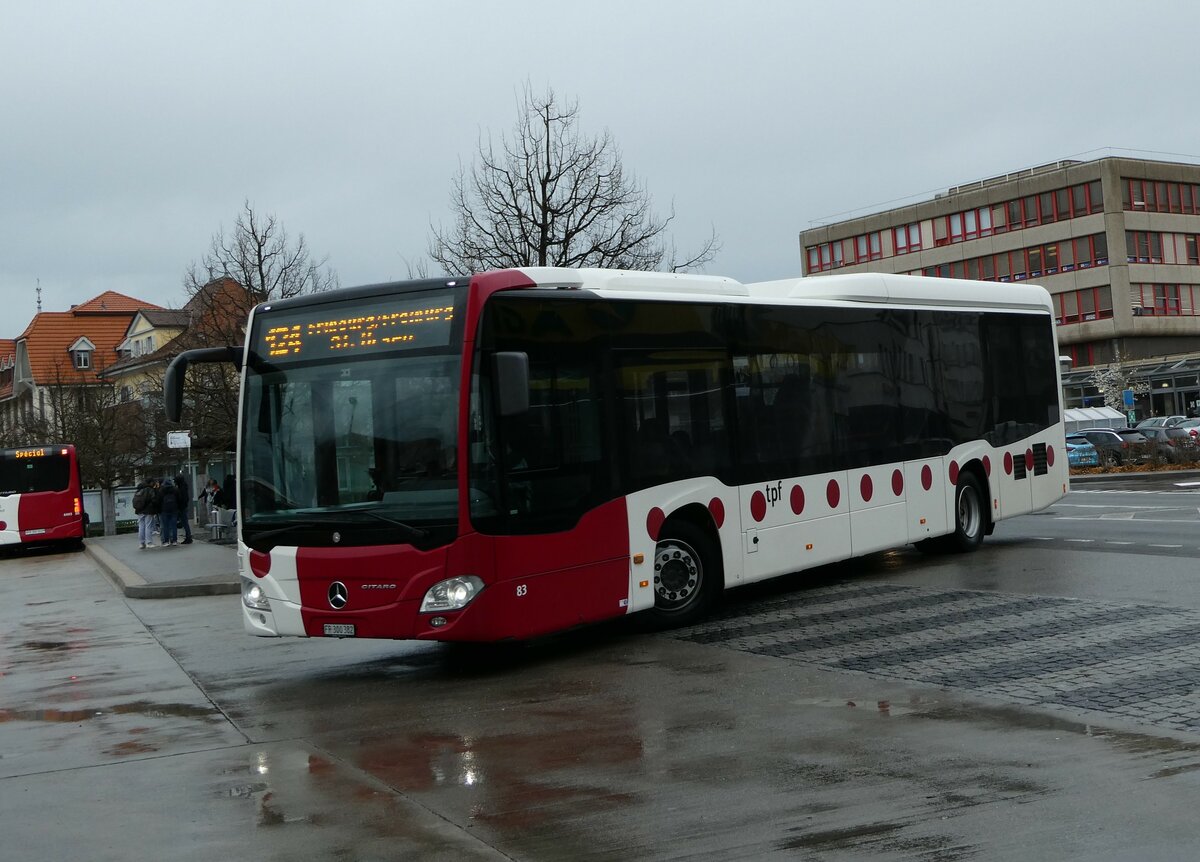 (234'227) - TPF Fribourg - Nr. 83/FR 300'382 - Mercedes am 8. April 2022 beim Bahnhof Ddingen