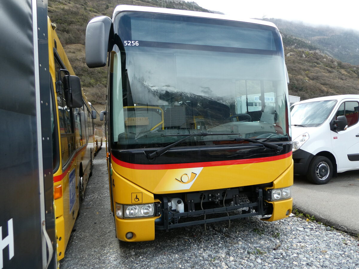 (234'268) - PostAuto Wallis - Nr. 14 - Irisbus (ex Theytaz, Sion) am 9. April 2022 in Saxon, Garage Visa