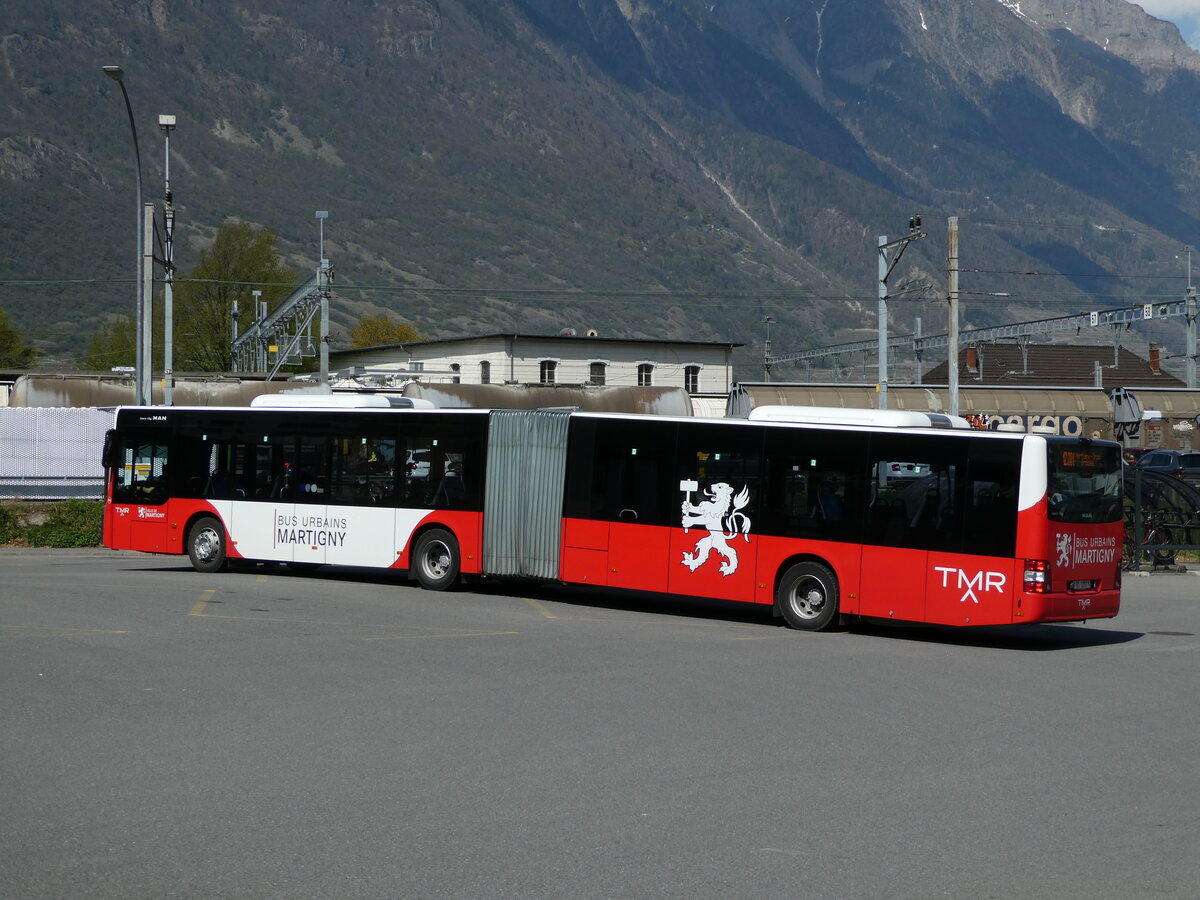 (234'603) - TMR Martigny - Nr. 152/VS 1257 - MAN am 15. April 2022 beim Bahnhof Martigny