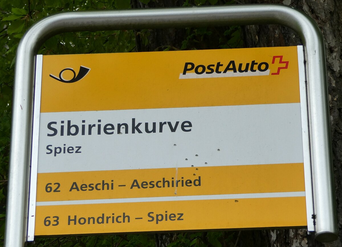 (234'886) - PostAuto-Haltestellenschild - Spiez, Sibirienkurve - am 29. April 2022