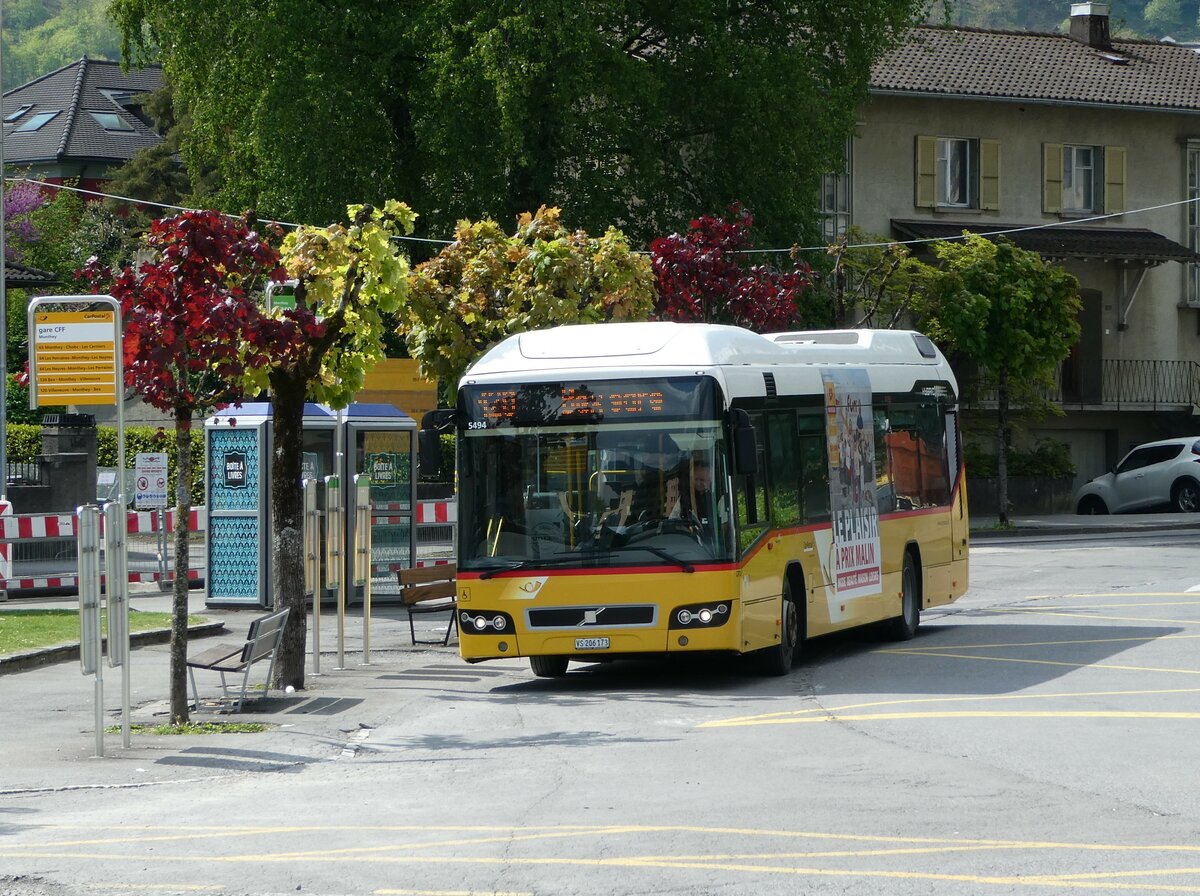 (234'916) - (234'916) - TPC Aigle - Nr. CP23/VS 206'173 - Volvo am 30. April 2022 beim Bahnhof Monthey CFF