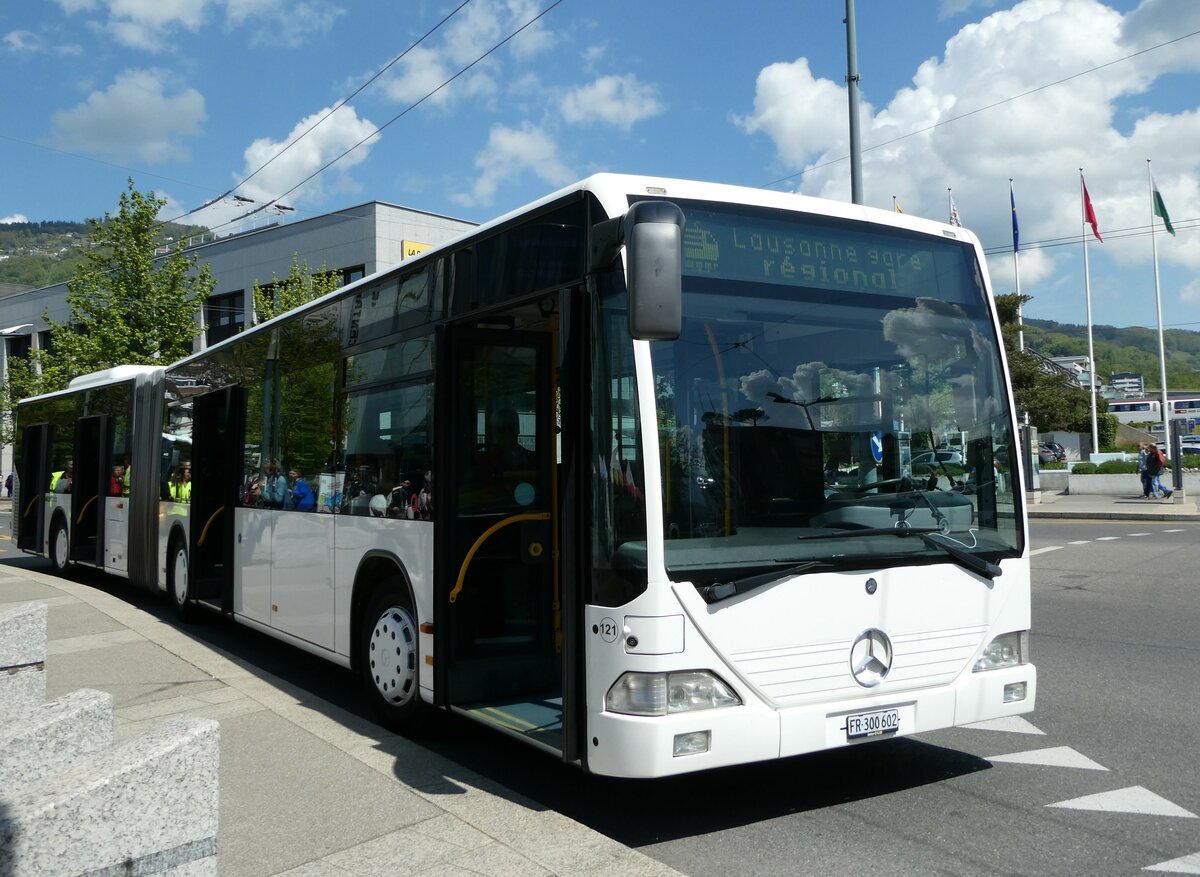 (234'923) - Wieland, Murten - Nr. 121/FR 300'602 - Mercedes (ex Interbus, Yverdon Nr. 211; ex BVB Basel Nr. 792; ex VZO Grningen Nr. 24) am 30. April 2022 beim Bahnhof Vevey