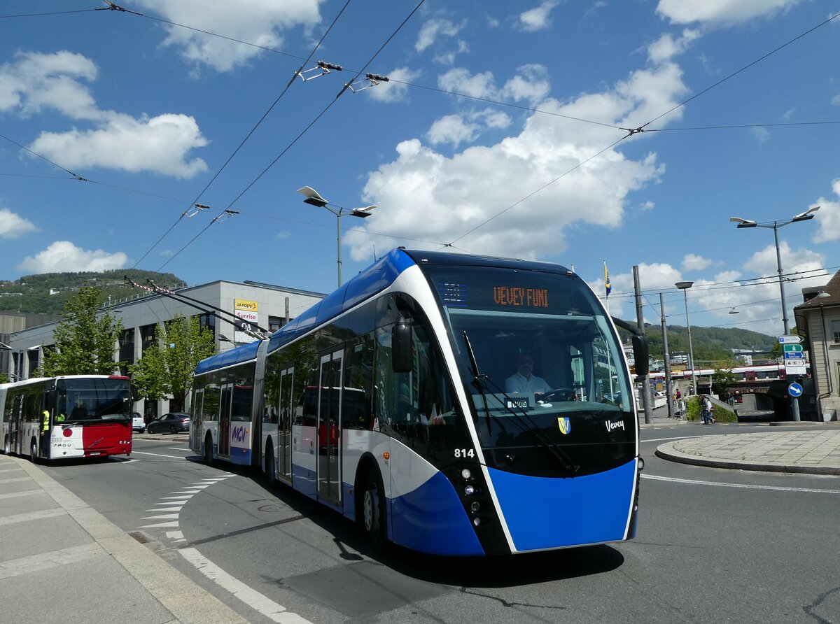 (234'943) - VMCV Clarens - Nr. 814 - Van Hool Gelenktrolleybus am 30. April 2022 beim Bahnhof Vevey