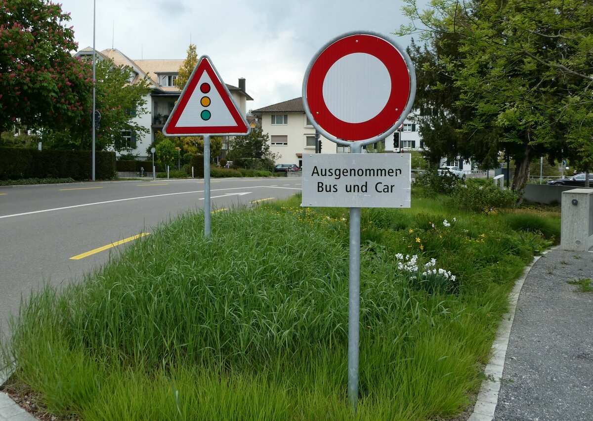 (235'170) - Ausgenommen Bus und Car am 4. Mai 2022 beim Bahnhof Richterswil