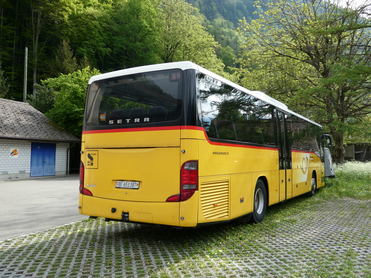 (235'447) - PostAuto Bern - Nr. 70/BE 653'387 - Setra am 8. Mai 2022 in Meiringen, Garage