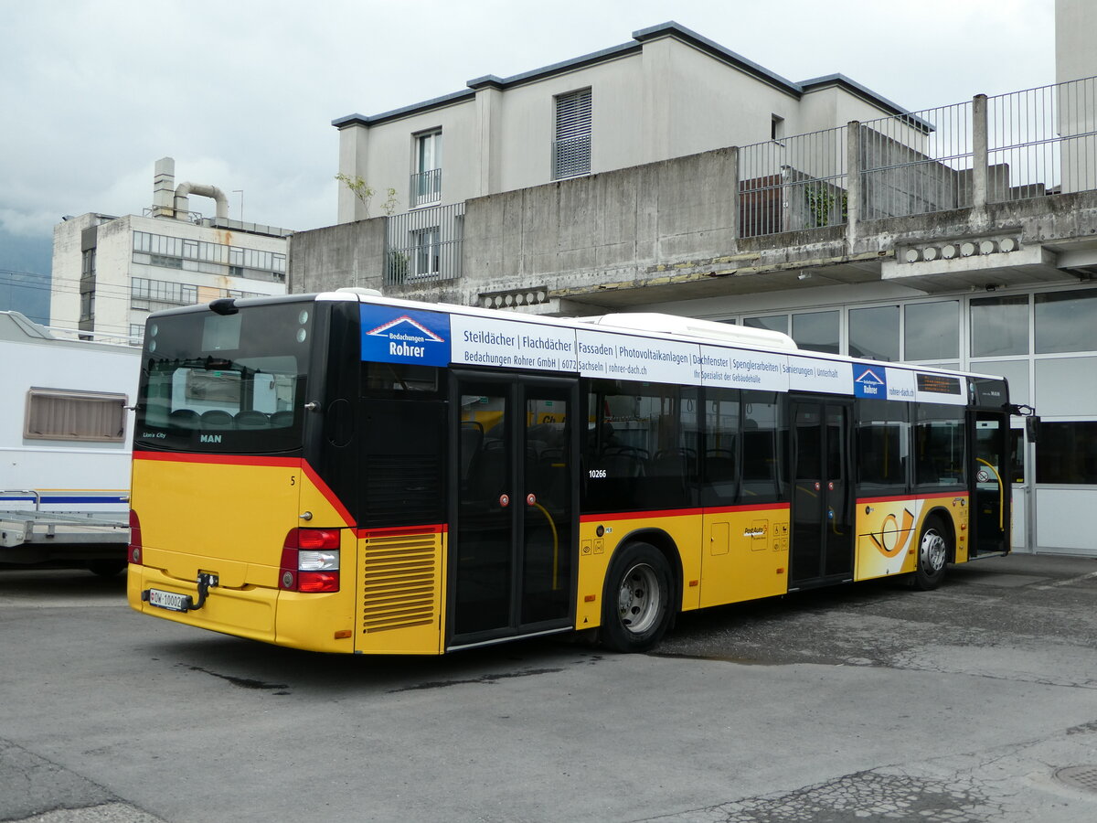 (235'463) - PostAuto Zentralschweiz - Nr. 5/OW 10'002 - MAN (ex Dillier, Sarnen Nr. 5) am 8. Mai 2022 in Sarnen, Garage