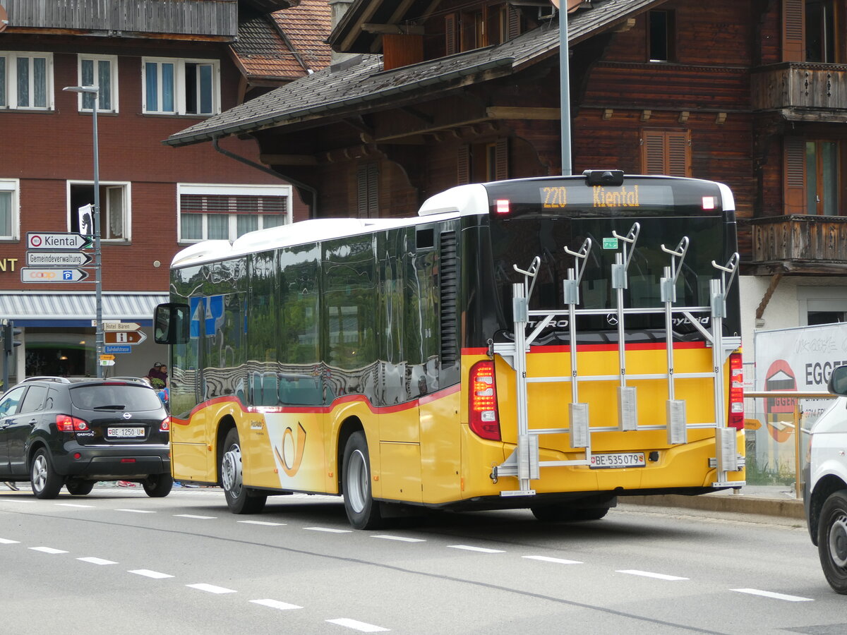 (236'094) - PostAuto Bern - BE 535'079 - Mercedes am 22. Mai 2022 beim Bahnhof Reichenbach 