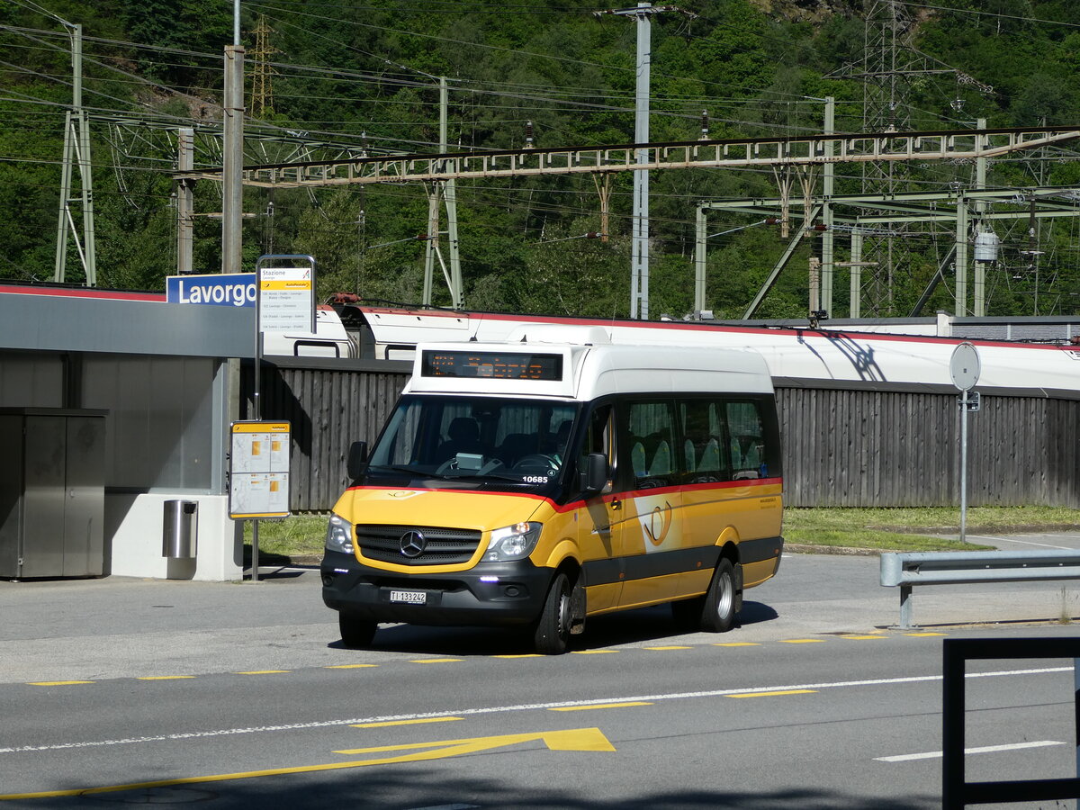 (236'237) - Barenco, Faido - Nr. 4/TI 133'242 - Mercedes am 26. Mai 2022 beim Bahnhof Lavorgo